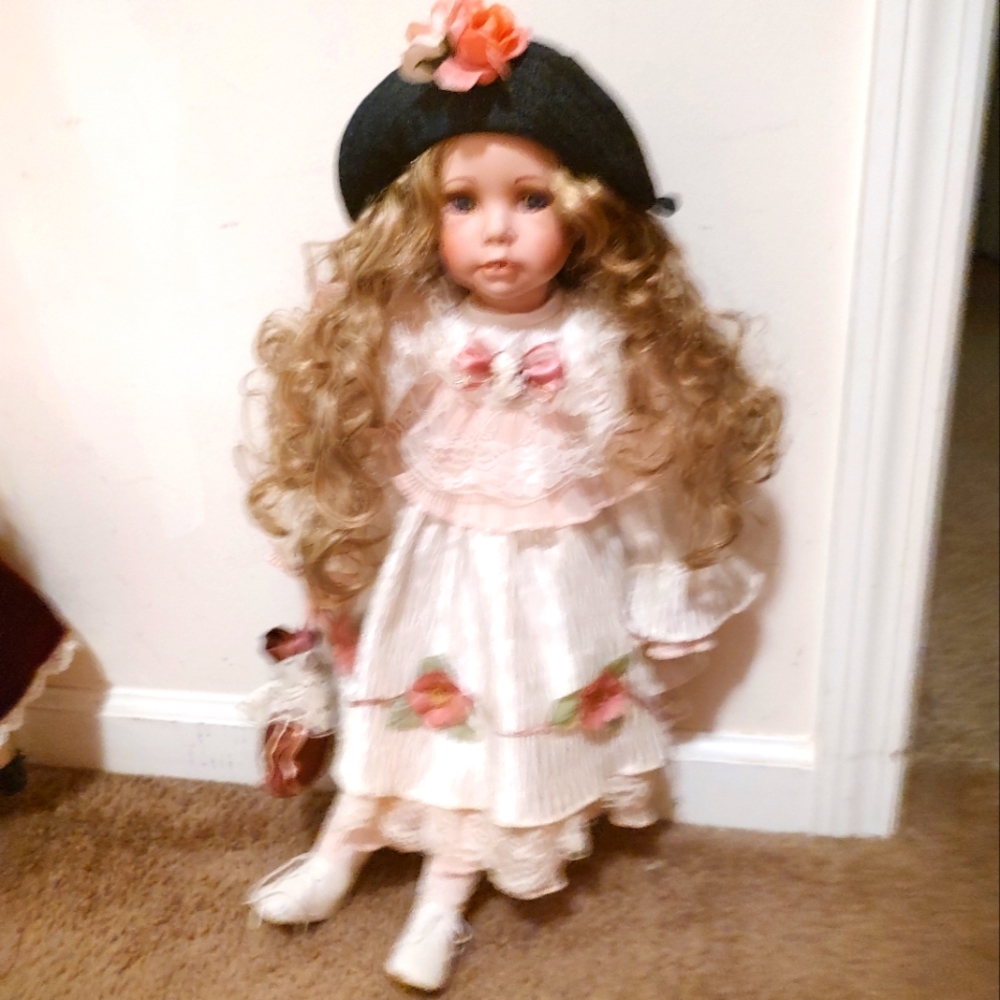 Limited edition victorian porcelain doll beautiful collection item!